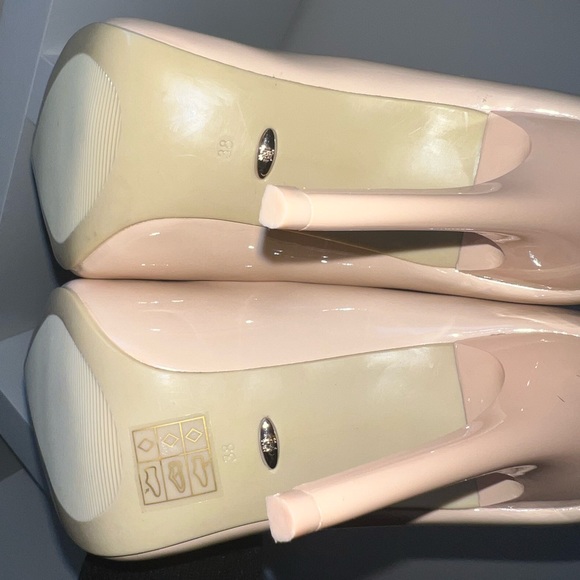 Cream heels - Picture 6 of 7